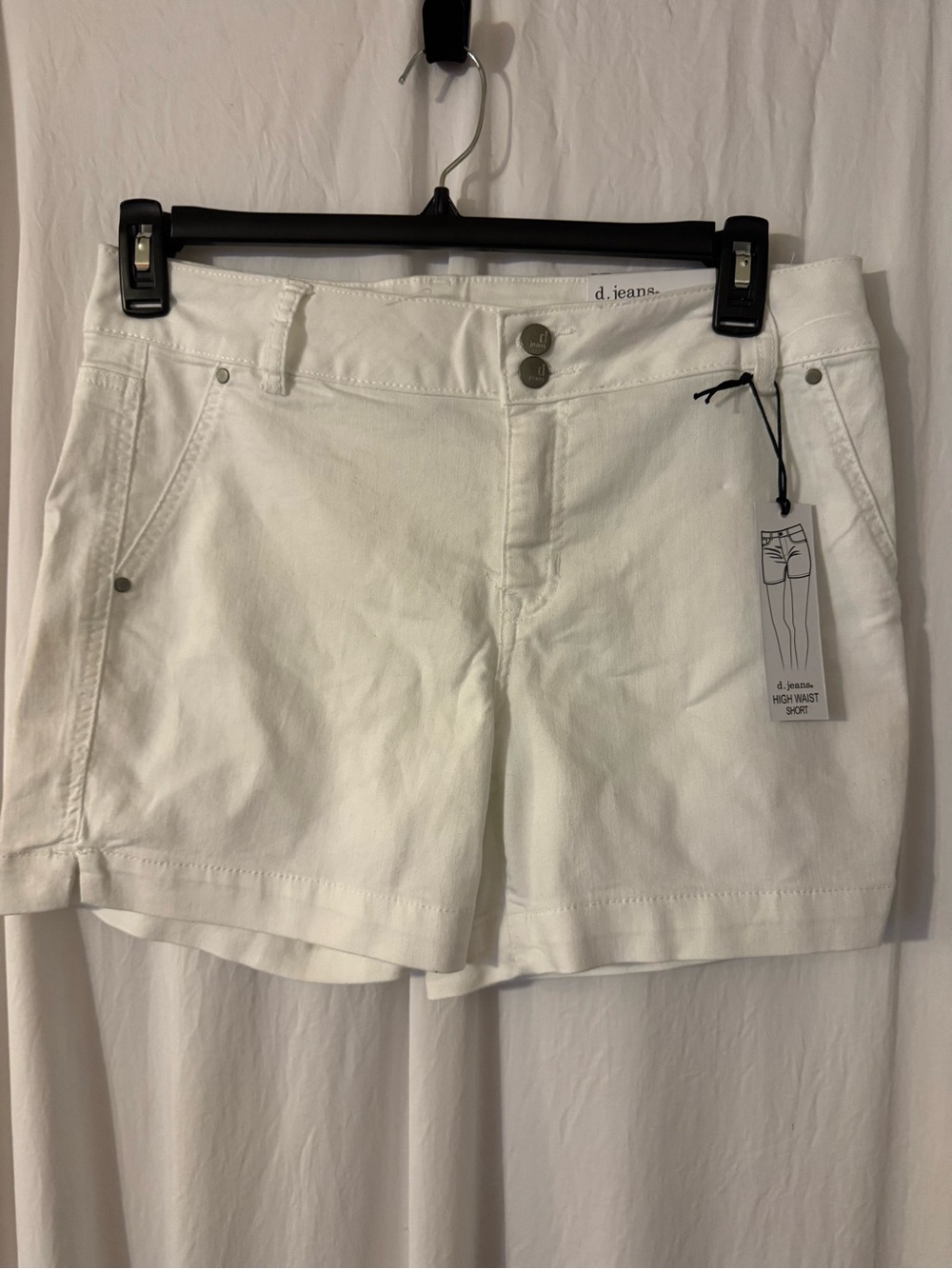 d. jeans White High Waist Women’s Shorts Size 12 Modern fit Fauxpockets on front